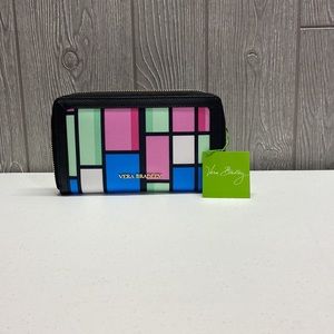 Vera Bradley  Woman Wallet, Multicolor , NEW,  Large zip around organized Wallet